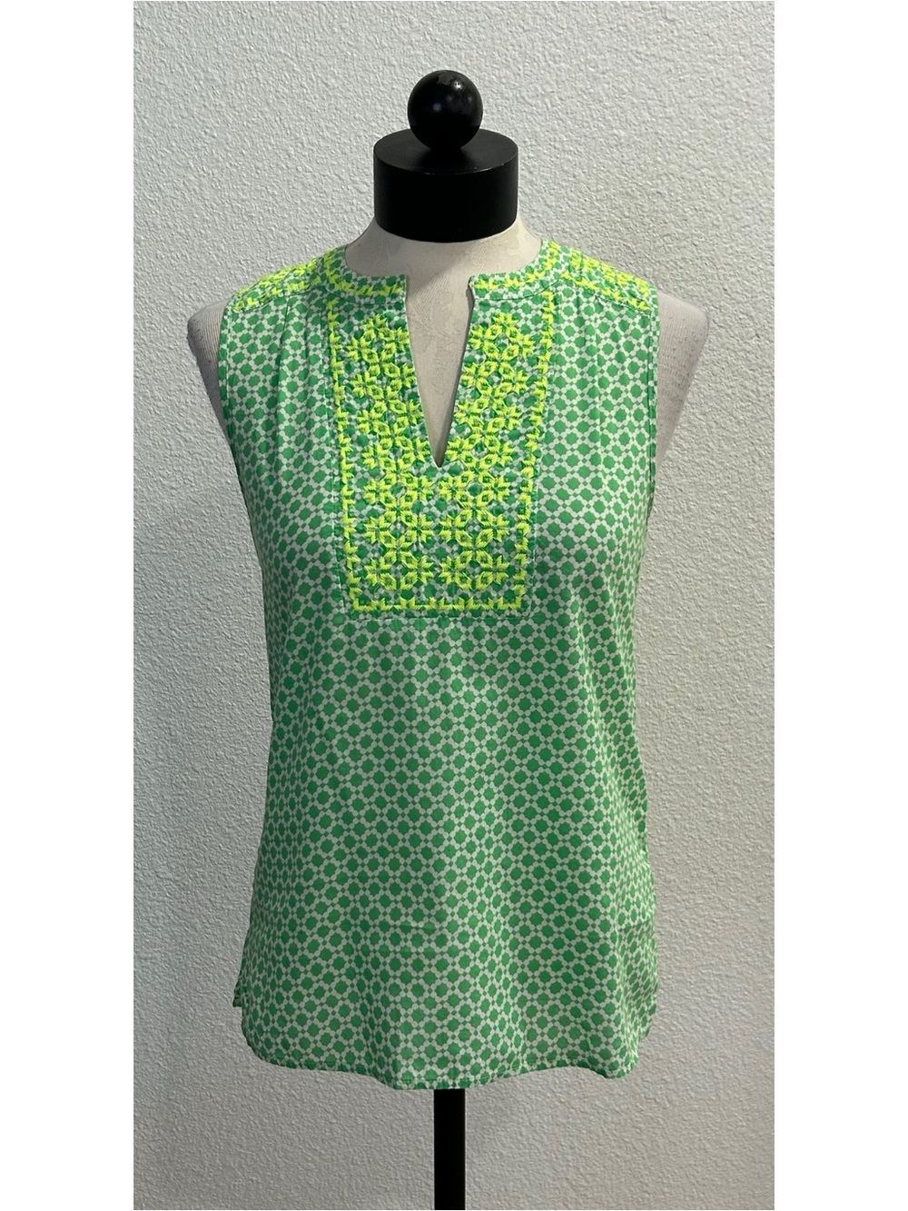 J. Crew Sleeveless Top Size 2 Green White Geometric Print Neon Yellow Embroidery